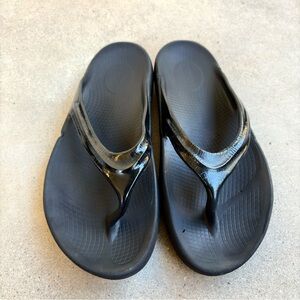 OOFOS OOlala Luxe Womens 9 Black Recovery Sandals Comfort Ortho Flip Flops Shoes